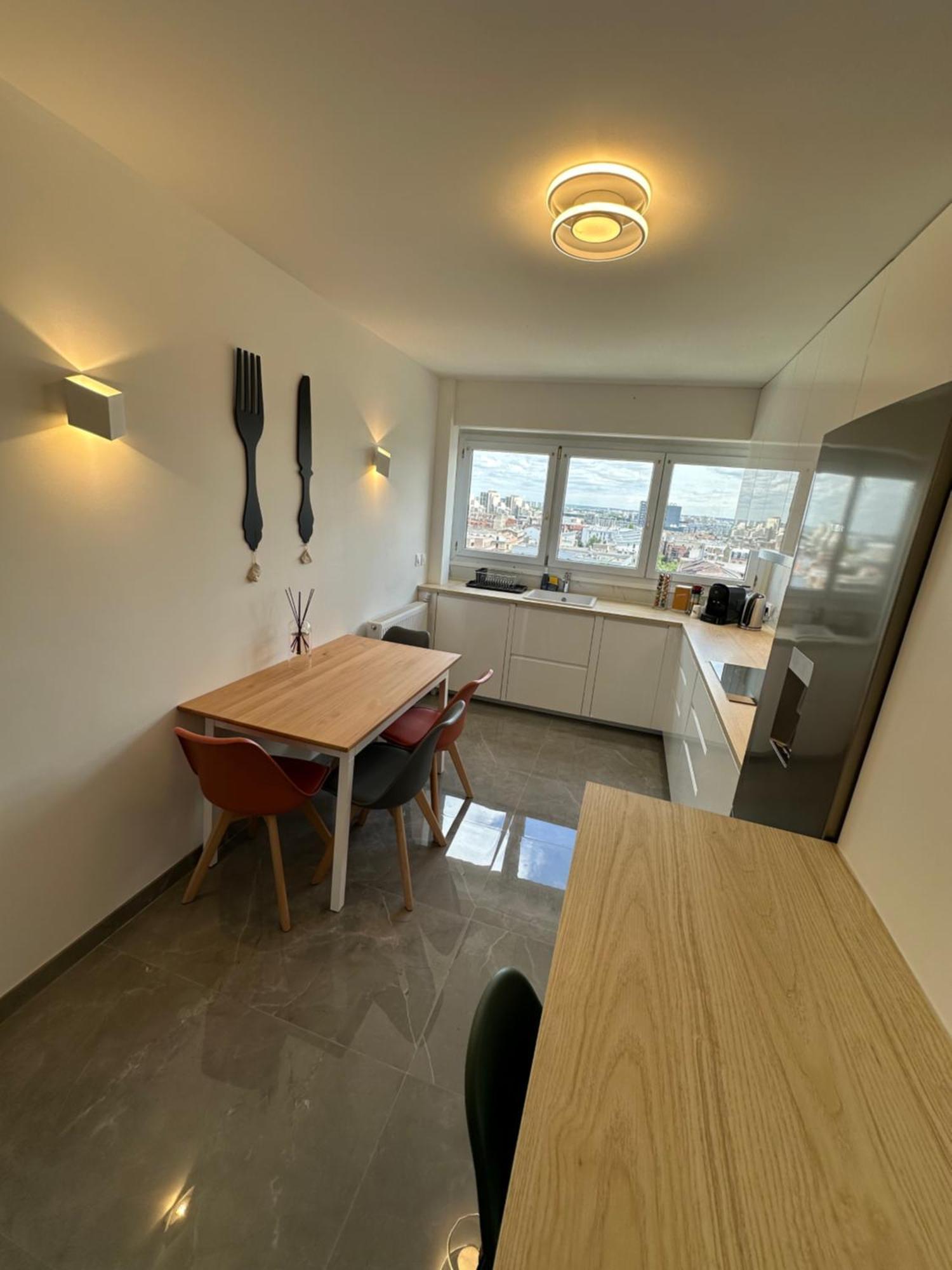 Paris Pantin Magnifique Appartement 4 Pieces De 108M2 Avec 2 Parking Interieur - Tres Cosy Pour 1 A 12 Personnes - Entierement Refait A Neuf Entire Apartment Luxurious And Warm - Pantin Paris 19 Eme Free Wifi Gratuit Buitenkant foto
