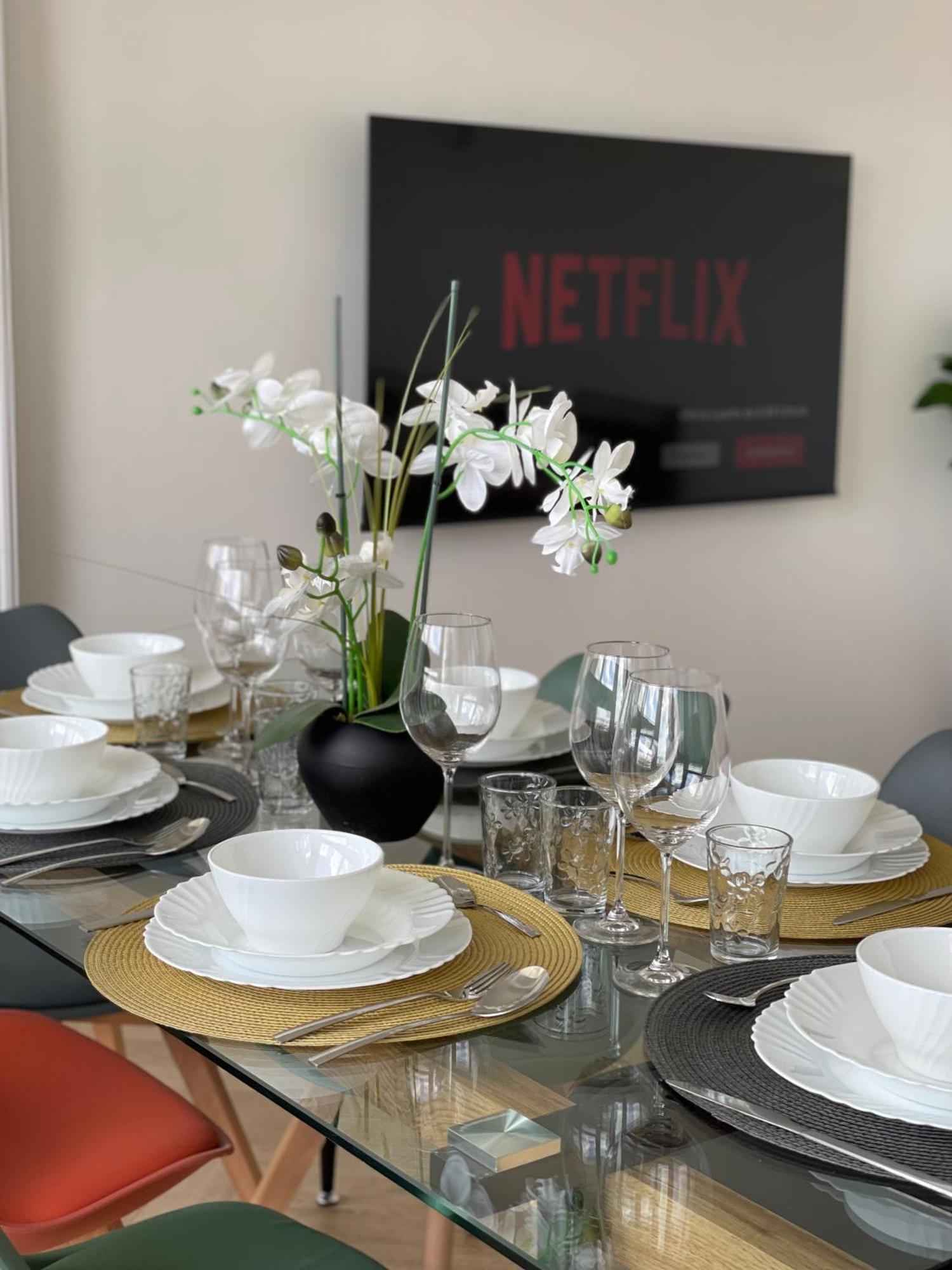 Paris Pantin Magnifique Appartement 4 Pieces De 108M2 Avec 2 Parking Interieur - Tres Cosy Pour 1 A 12 Personnes - Entierement Refait A Neuf Entire Apartment Luxurious And Warm - Pantin Paris 19 Eme Free Wifi Gratuit Buitenkant foto