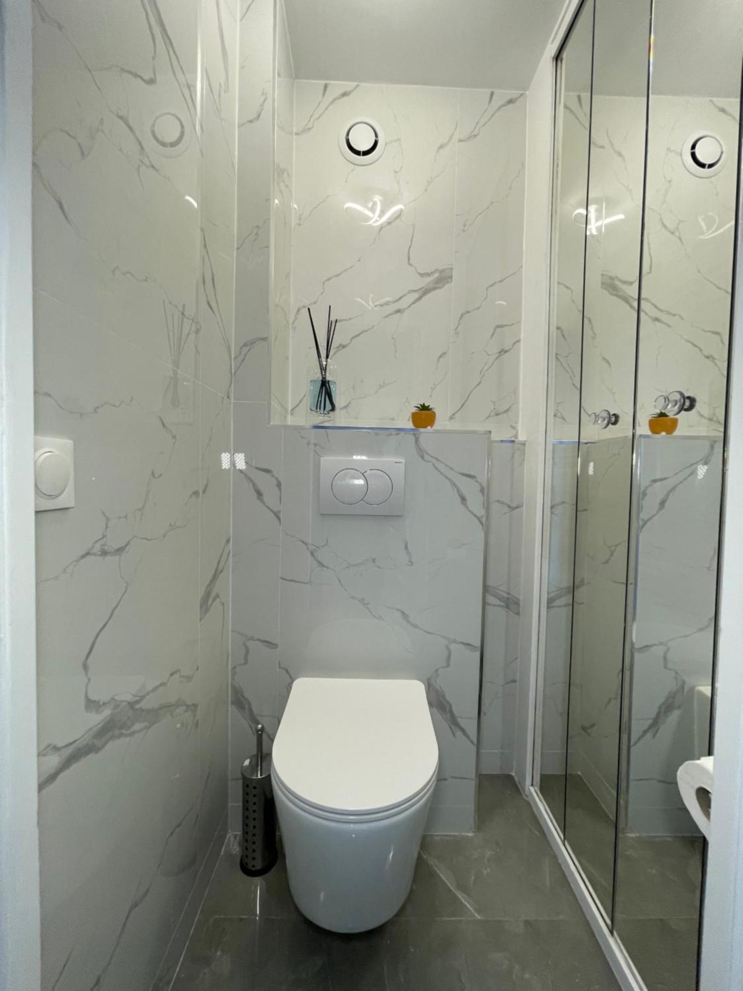 Paris Pantin Magnifique Appartement 4 Pieces De 108M2 Avec 2 Parking Interieur - Tres Cosy Pour 1 A 12 Personnes - Entierement Refait A Neuf Entire Apartment Luxurious And Warm - Pantin Paris 19 Eme Free Wifi Gratuit Buitenkant foto