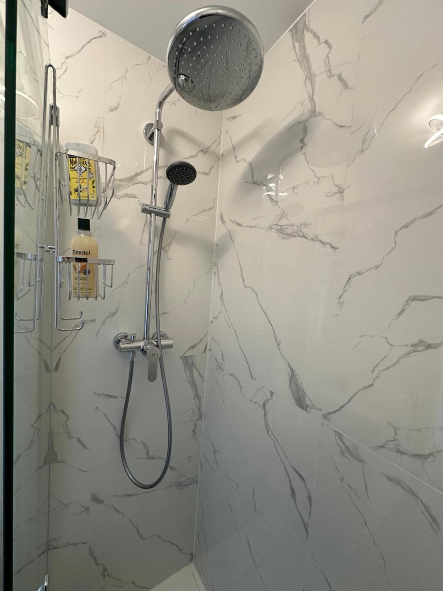 Paris Pantin Magnifique Appartement 4 Pieces De 108M2 Avec 2 Parking Interieur - Tres Cosy Pour 1 A 12 Personnes - Entierement Refait A Neuf Entire Apartment Luxurious And Warm - Pantin Paris 19 Eme Free Wifi Gratuit Buitenkant foto